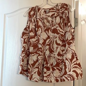 Absolutely adorable burnt orange and cream tank.